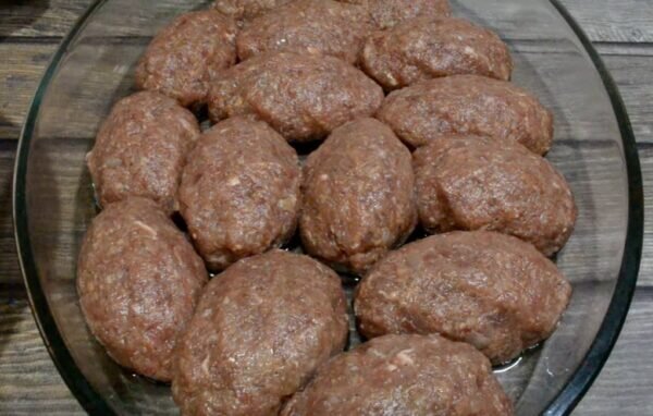 котлеты в духовке. котлеты в духовке на противне. мясные котлеты в духовке. котлеты в духовке на противне сколько готовить. котлеты запеченные в духовке.