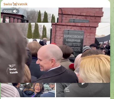 "Бедный Лёха": Навального* грозят выкопать. Свои же. И суток с похорон не прошло