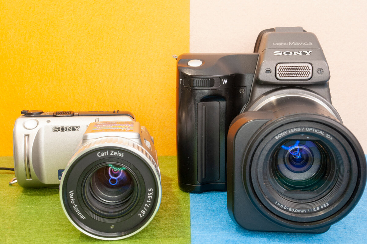 Sony Cyber-shot DSC-F505 (1999) и Sony Mavica MVC-FD95 (2000)