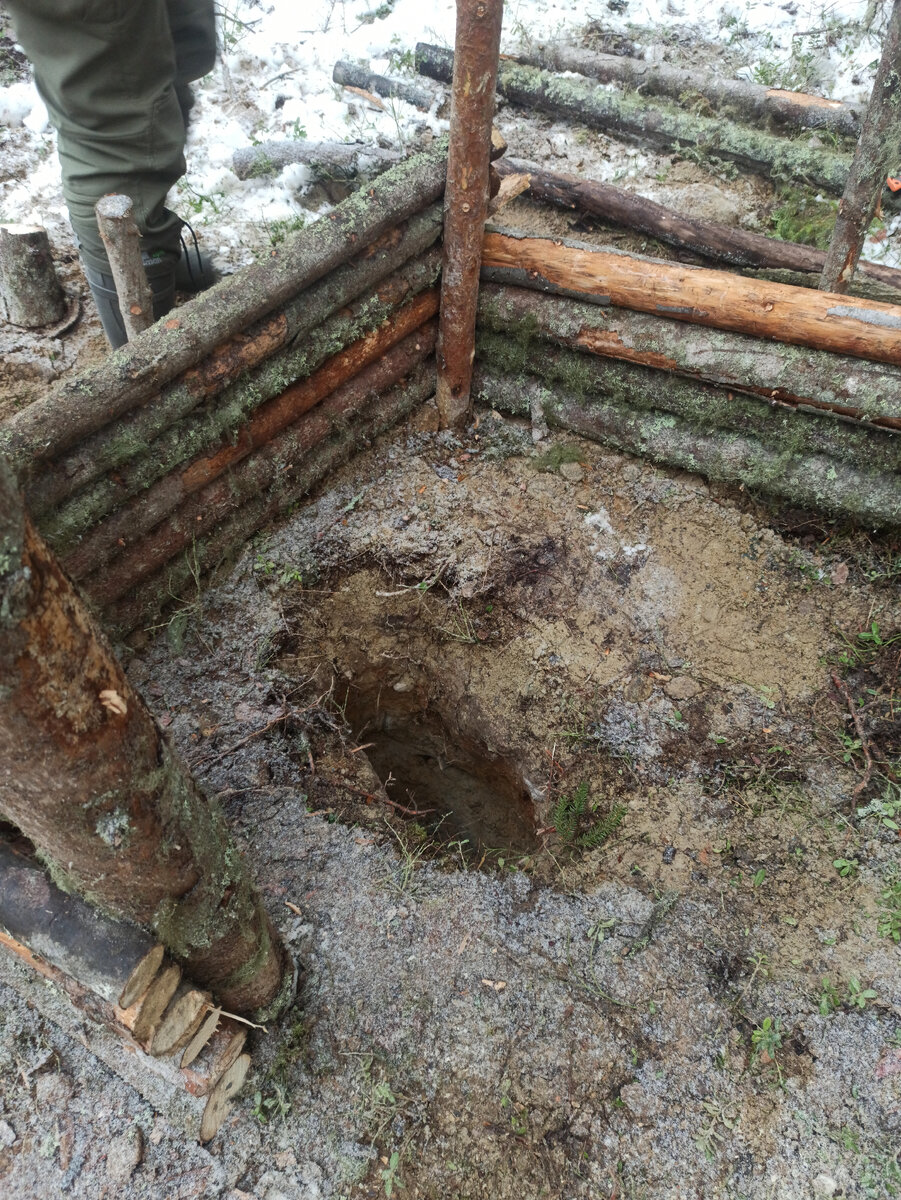 Яма и начало стен.