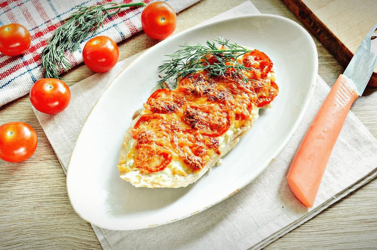 салат с корейской морковкой и курицей. запеканка из курицы с кабачками и помидорами. салат ветчина сыр помидоры. салат с корейской морковью и курицей и яйцами. салат из куриного филе.