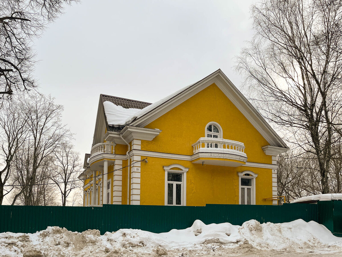 Загадочный особняк в спальном районе Москвы. Никогда не догадаетесь, что  там внутри. Узнал и удивился | Самый главный путешественник | Дзен