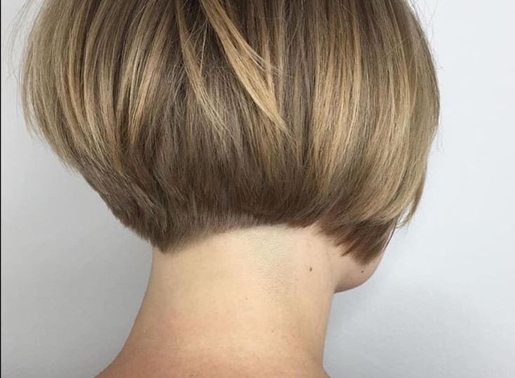 Как оформить затылок, в короткой стрижке "Боб": 3 варианта для тонких редких волос