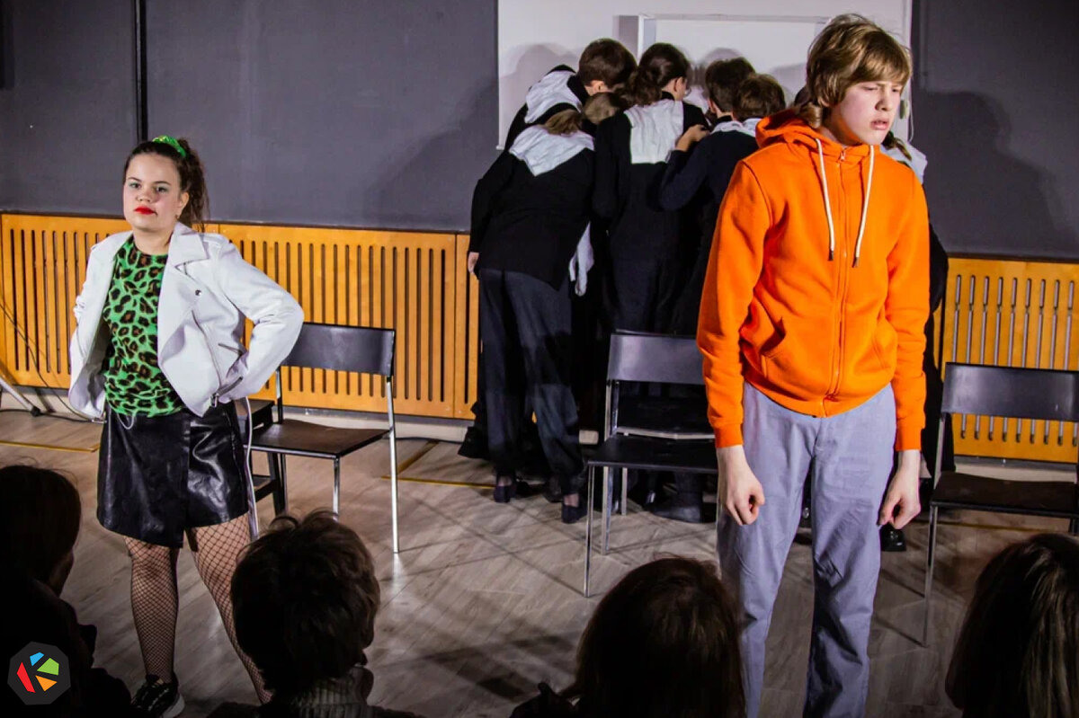 спектакль «М на G» по мотивам одноименной пьесы Екатерины Бизяевой в исполнении актеров театральной студии ОкнО (Москва, САО)