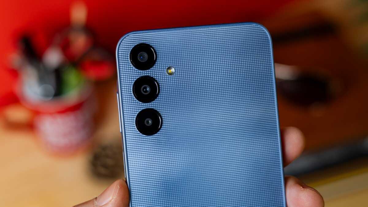Рисунок на задней панели Galaxy A25 напоминает изображения светодиодов телевизора