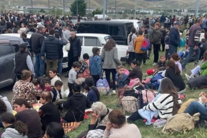 1 марта «на полях» Анталийского дипломатического форума в Турции состоялась встреча министра иностранных дел России Сергея Лаврова и министра иностранных дел Азербайджана Джейхуна Байрамова.-5