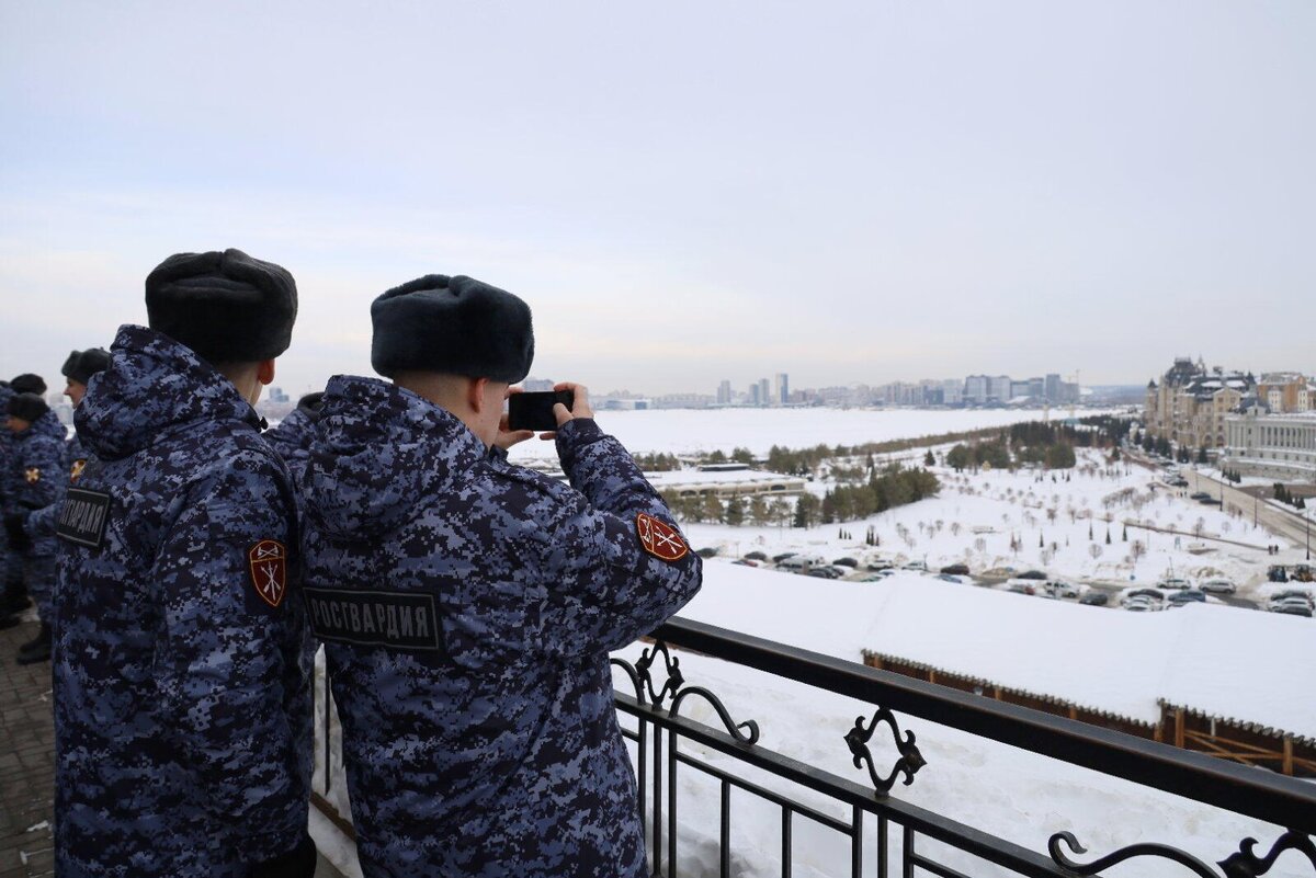 Военнослужащих, участвующих в обеспечении безопасности «Игр будущего»,  познакомили с историей Казанского кремля | Росгвардия. Приволжский округ |  Дзен