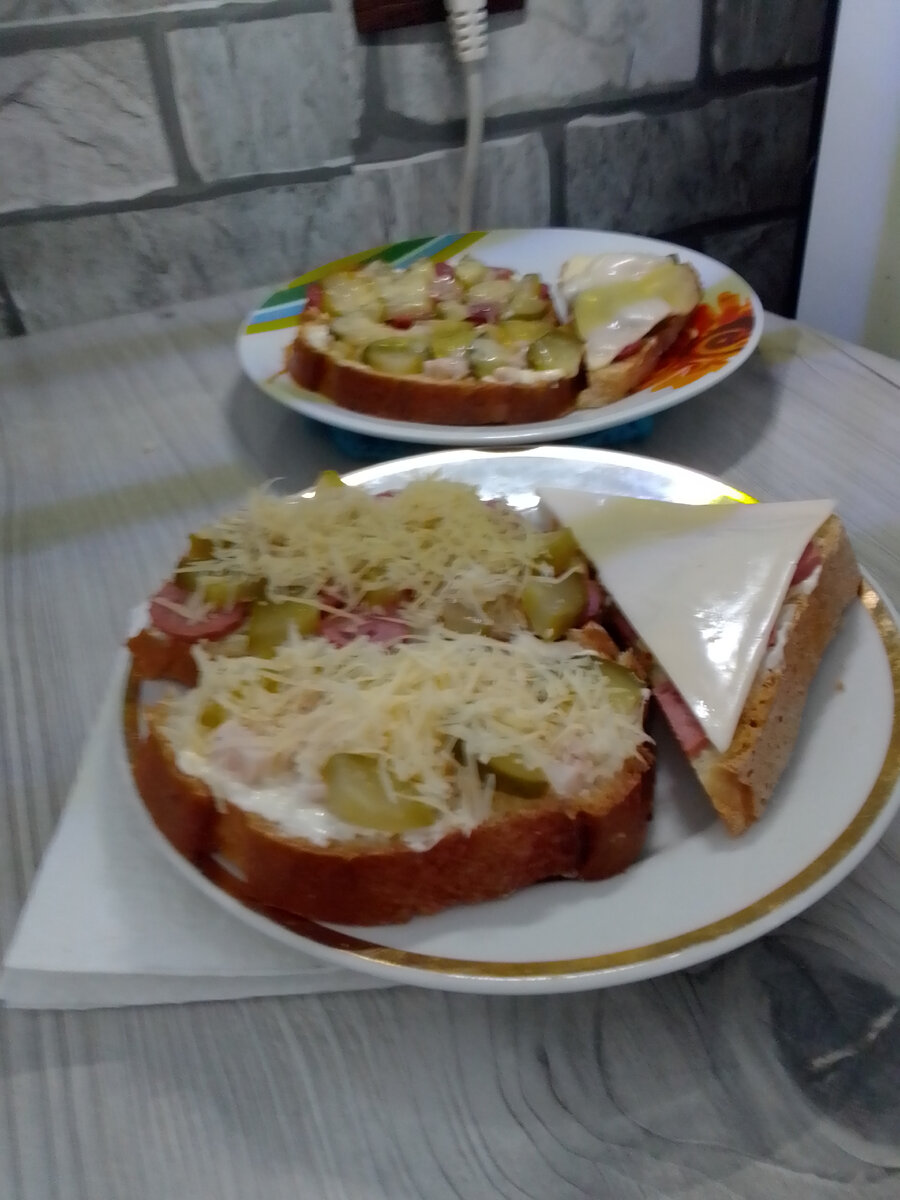 Бутерброды с горбушей консервированной