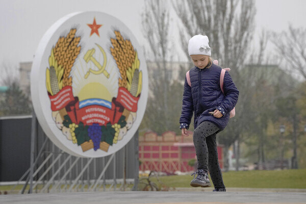 Dmitri Lovetsky/AP