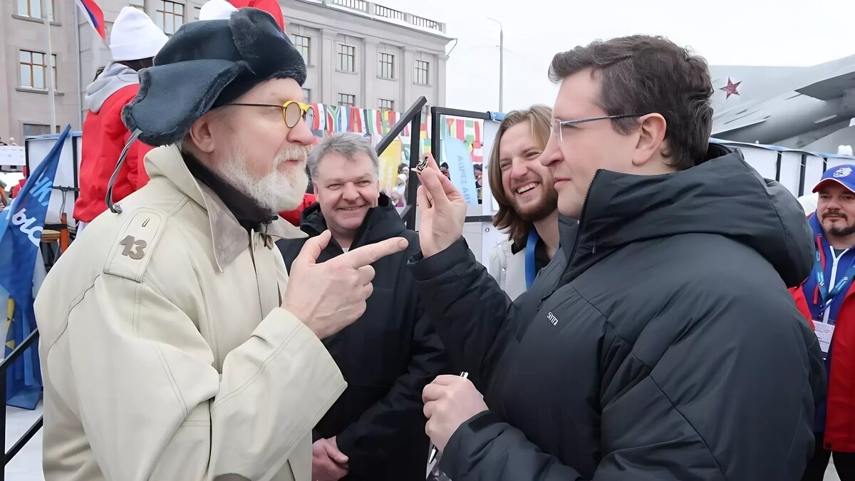     Самая массовая подледная рыбалка состоялась сегодня, второго марта, в Чкаловске, об этом сообщило правительство Нижегородской области. Мероприятие посетил нижегородский губернатор, а также среди гостей был актер Виктор Бычков, сыгравший «Кузьмича» в «Особенностях национальной рыбалки».