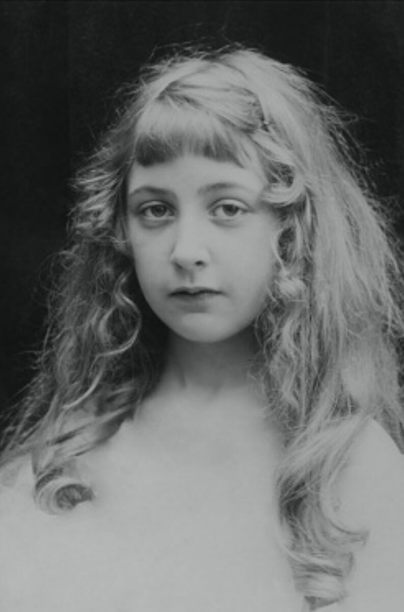 Агата в детстве