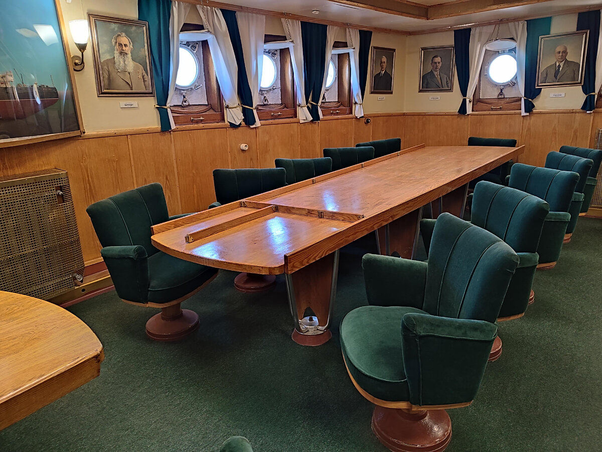 Место приема пищи на ледоколе "Красин"