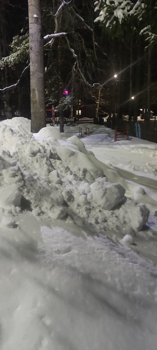 снегопад в москве. снег в красноярске 2021. снег засыпал танки. снег засыпал танки. снег засыпал танки.