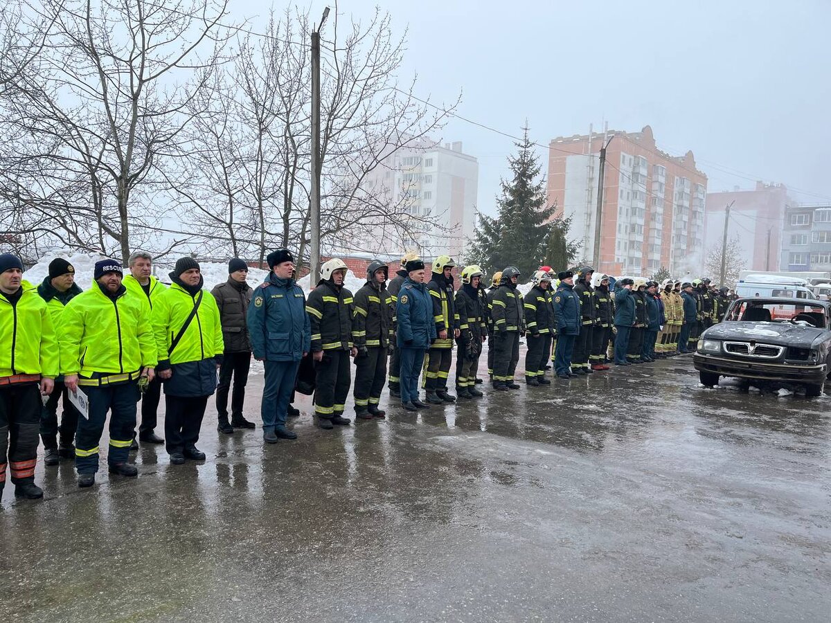 Разобрать кузов автомобиля, поработать психологом и оказать первую помощь:  в Калуге прошли соревнования спасателей | www.kp40.ru | Дзен