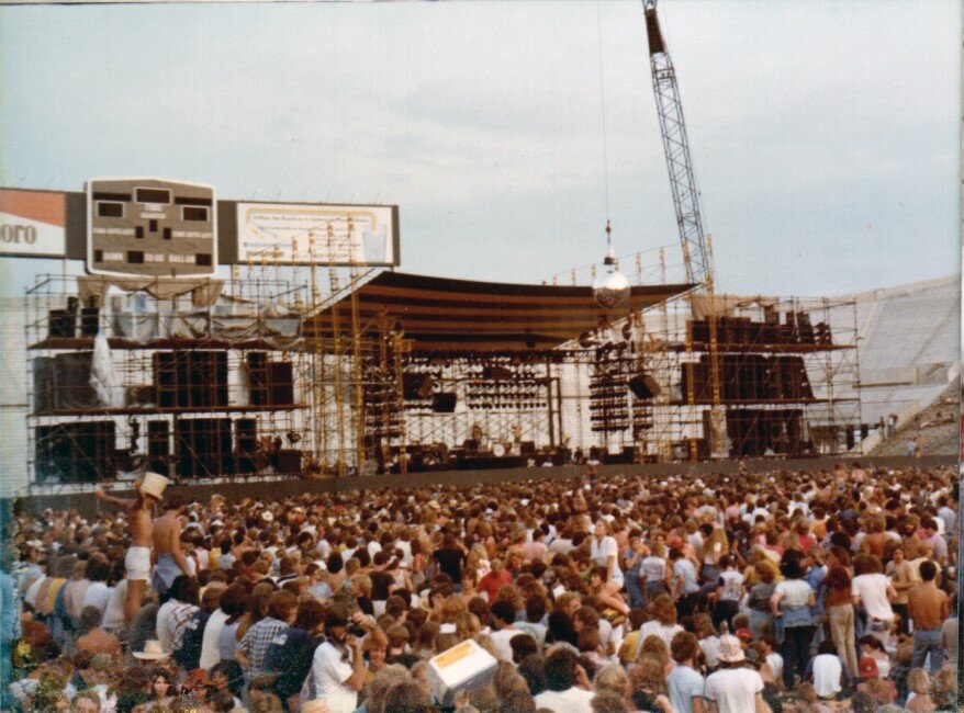 Фанаты на стадионе в Тампе в ожидании Led Zeppelin