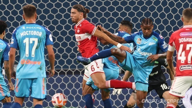    «Зенит» и «Спартак» сыграли вничью в матче 19-го тура РПЛ — 0:0.Александр Федоров