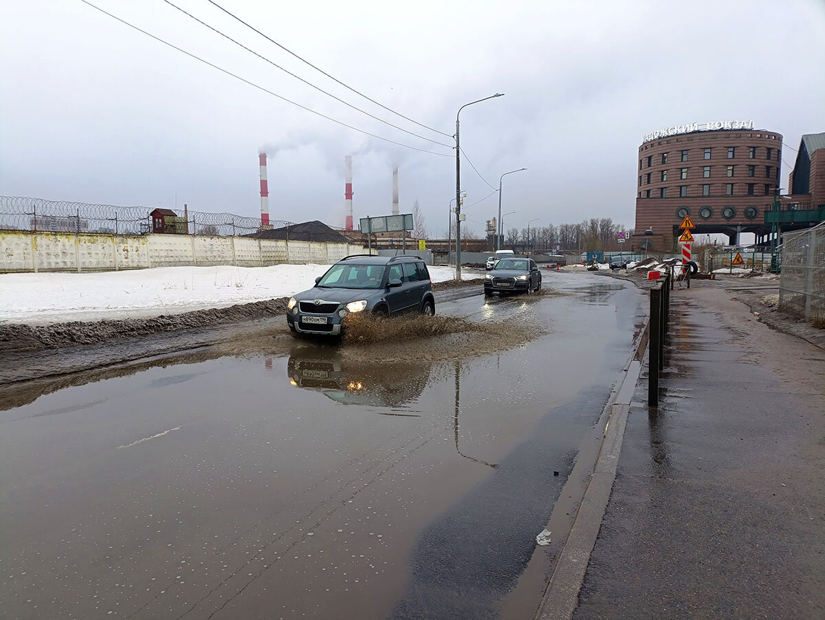 надеюсь, эти фотки дадут представление о состоянии дорог...