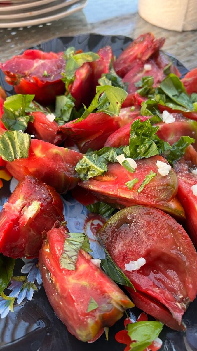 Амурский тигр в разрезе. Любимый вкус лета: Амурский тигр, чеснок, базилик. 