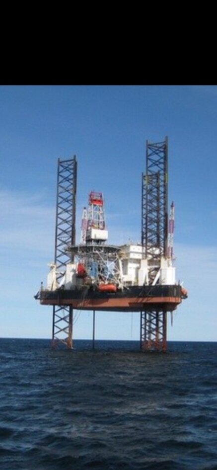 Это в бухте возле г.Магадана она стояла 