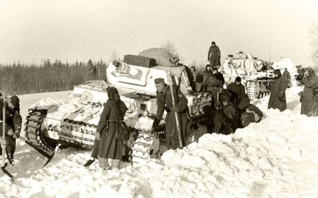 Немецкие танки зимой 1941. Солдаты вермахта под Москвой 1942 зима. Немцы под Москвой 1941. Немецкие танки под Москвой 1941 год.