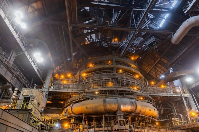    Работа на металлургическом комбинате у печи тяжёлая, её вынесет только физически крепкий человек. Фото: Из личного архива/ Денис Рассохин