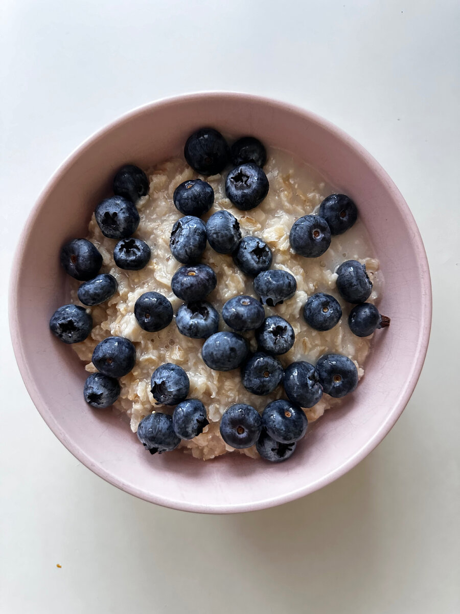 Решила приготовить большую порцию овсянки на всякий случай) 