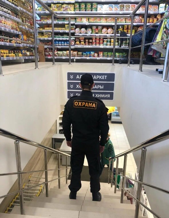 Фото рандомного охранника взято в Яндекс-картинках. 