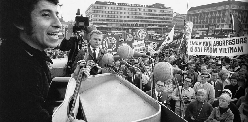 Виктор Хара в Хельсинки выступает против войны во Вьетнаме (1969)