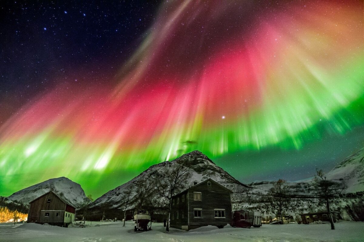 Полярный поселок мурманская. Полярный город в мурманской области. ). Ямало-ненецкий автономный округ город салехард. Время в полярном.