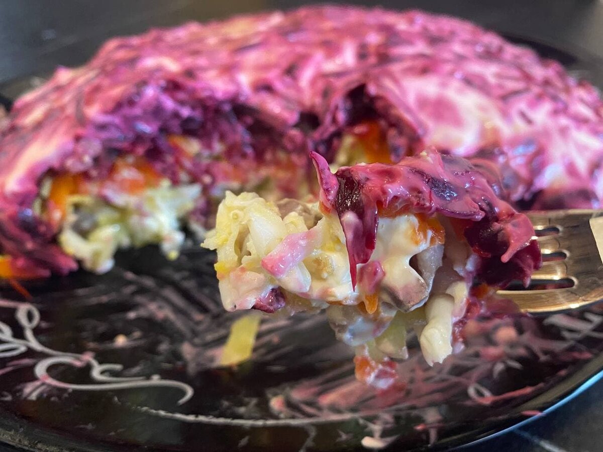 Сельдь "сельдь под шубой". Селёдка под шубой с красной рыбой. Селедка подшуба. Как делать шубу салат. Как делать шубу салат.