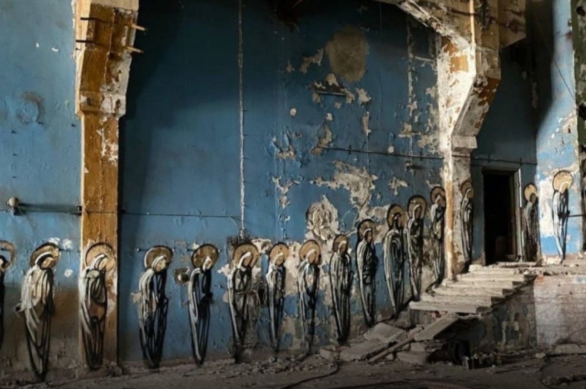    Монахи в руинах.