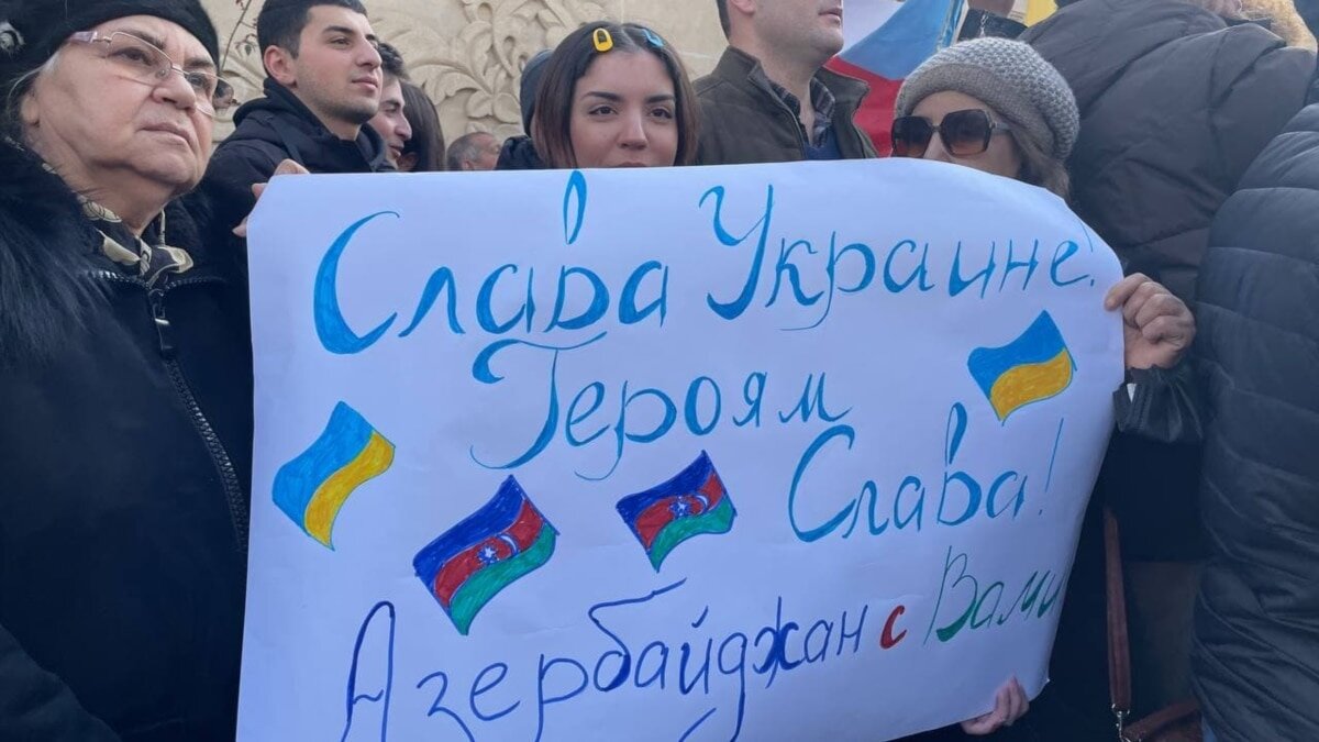 Наши подпольщики в рядах ВСУ сообщают, что на днях из Молдавии в Одессу прибыла очередная партия азербайджанских беспилотников. Сообщается о партии в 30 ударных БПЛА.-3