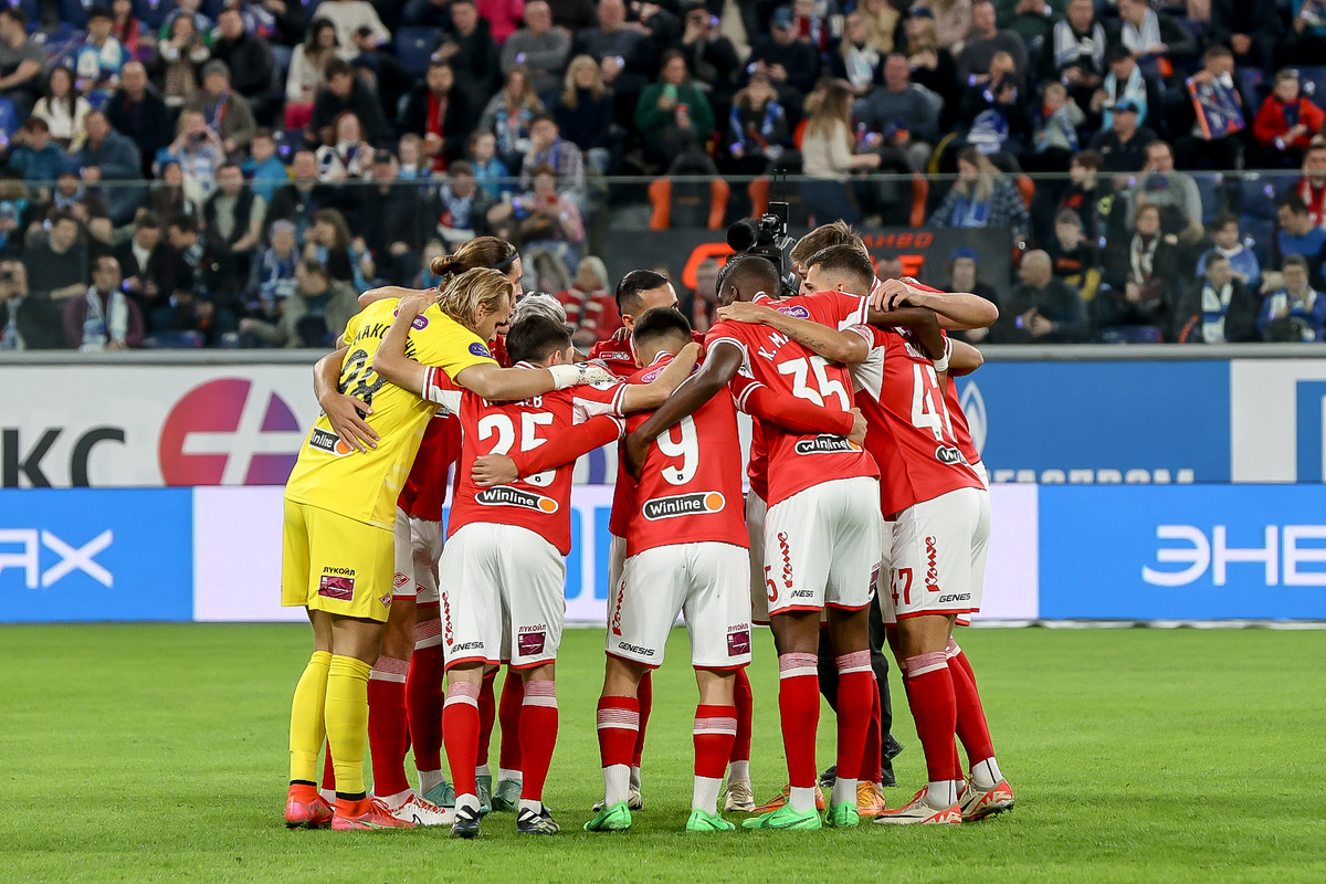 Даже без тренера команда была вполне сплоченной