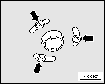 В автомобилях с дополнительным отопителем выкрутить болты -Стрелки- выпускной трубы независимого дополнительного отопителя из шумоизоляционного экрана.