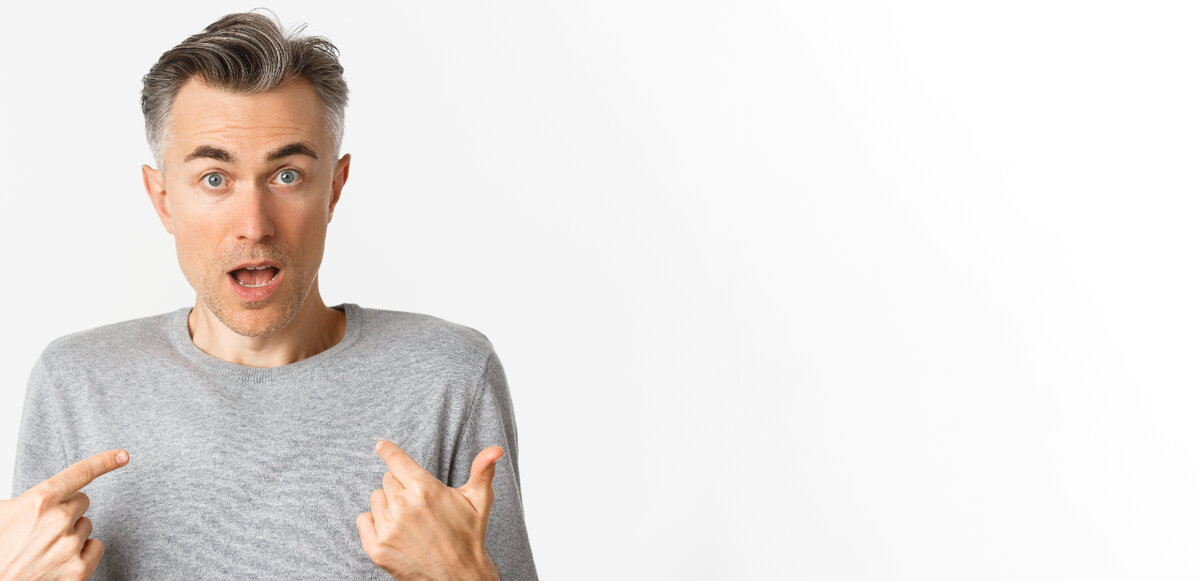 <a href="https://ru.freepik.com/free-photo/closeup-of-confused-middleaged-man-pointing-at-himself-and-gasping-standing-over-white-background_35982088.htm#fromView=search&page=1&position=5&uuid=d8cd20e0-3154-43d1-91b2-561a1df7f18e">Изображение от benzoix на Freepik</a>