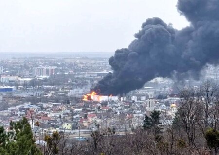    Мешают спать. Житель Хмельницкой области подал в суд на Украину и Россию