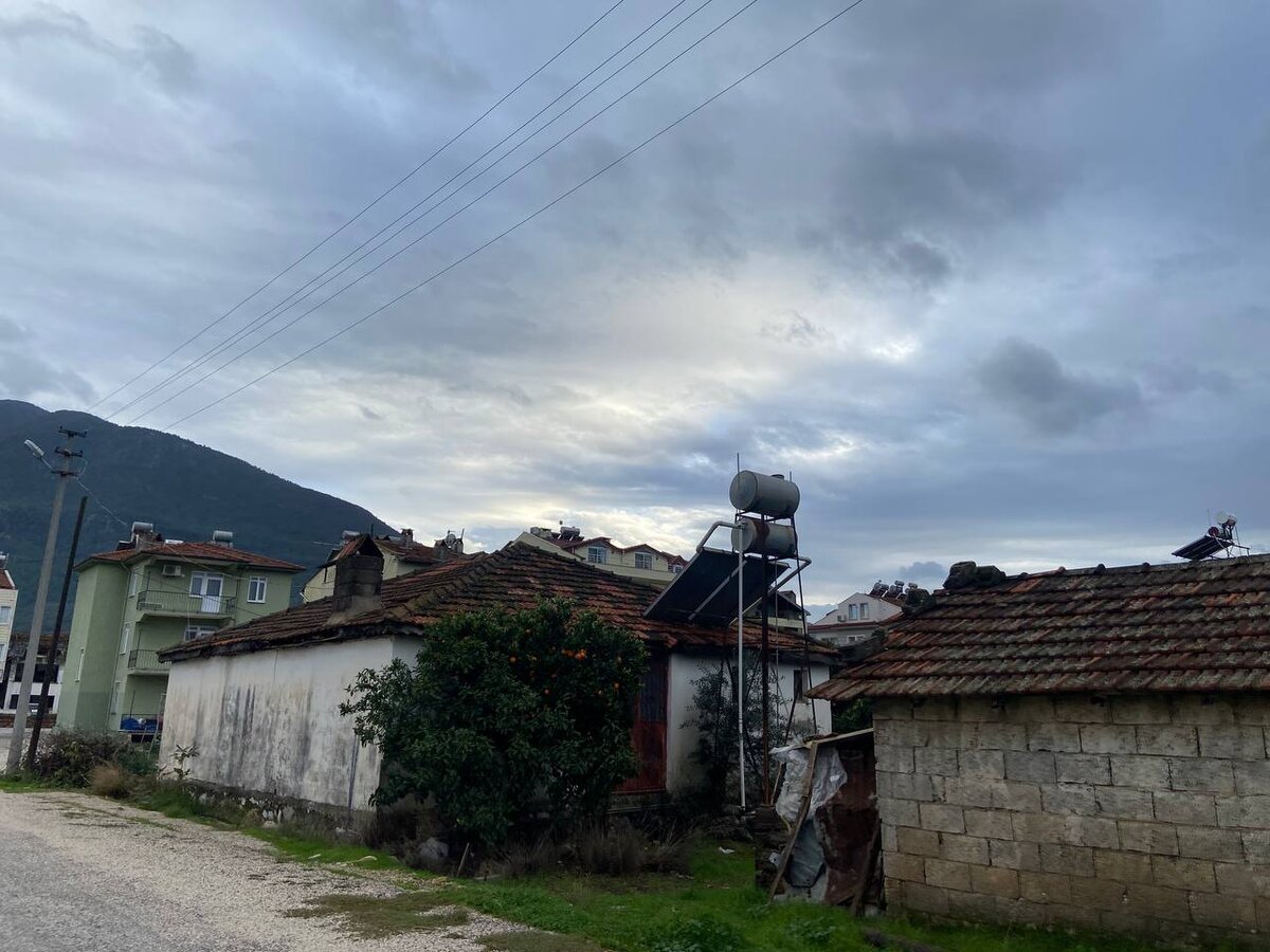 баки для нагрева воды  и солнечные батареи