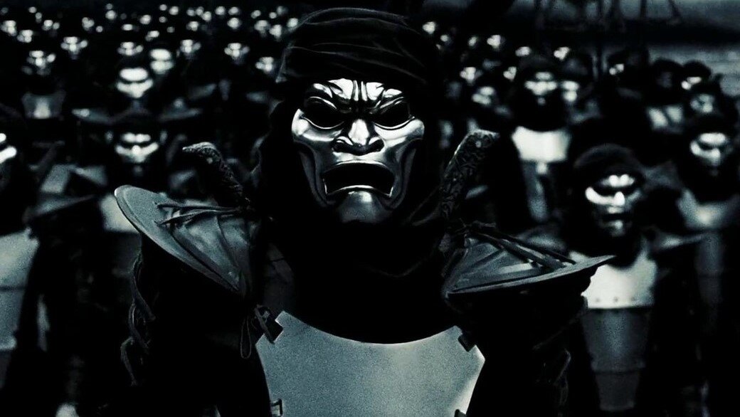 Да, фильм "300 спартанцев" это скорее какое-то безумно красивое костюмированное шоу, но многие персонажи исторически реальны.