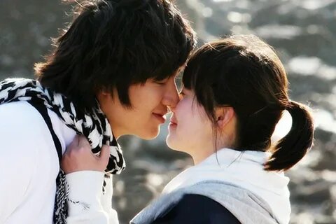 Любовь с первого взгляда дорама. Первая любовь дорама поцелуй. От ненависти до любви дорама корея. Безумная любовь дорама корея. Дворец дорама поцелуй.