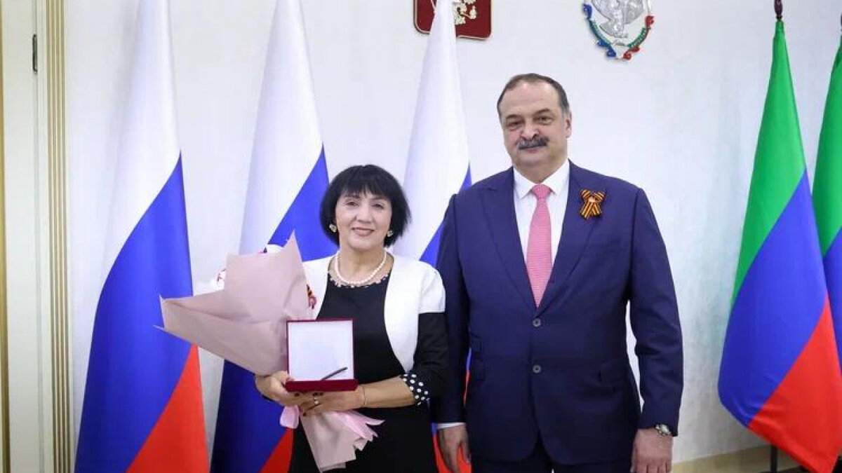 Внимательно прослушав Послание Президента РФ Совету федерации в 2024 году, я пришла к выводу, что это есть план действий на предстоящий период. Озвученные предложения  и выделенные средства, конечно, вселяют надежду на их реальное внедрение и получение результата. И все эти новшества, предстоящие к реализации, относятся в основном к внутренней политике.-...реализовать  задуманное мы сможем только вместе»! И в своем докладе Президент неоднократно говорил о сильной и суверенной России, без которой невозможен новый миропорядок. Мне понравилось как  Президент в самом начале Послания с присущей ему интонацией сказал «Никому не позволим вмешиваться в наши дела!» - это заявление для всех тех, кто забыл уроки Великой Отечественной войны!
Мне очень импонируют программы «Семья», «Кадры». Поддержка государством материальной основы семьи, увеличения количества детей, укрепление семейных уз - замечательное предложение, и его надо очень поддержать!	
Подготовка кадрового резерва, их обучение - это, пожалуй, крайне важная работа властных структур, потому что от их подготовленности, умении вести диалог с населением, способностью разбираться в тонкостях развития территории на базе понимания основ экономики, зависит авторитет власти на всех уровнях – от муниципалитета до федерального уровня!
А еще я обратила внимание на то, что в следующем году будет построен современный ледокол, который будет назван «Сталинград»! Как говорил Р.Гамзатов - кто в Прошлое выстрелит из пистолета, в того Будущее выстрелит из пушки...
Теперь самое главное - переложить все задачи в национальные программы и приступить к их реализации!
