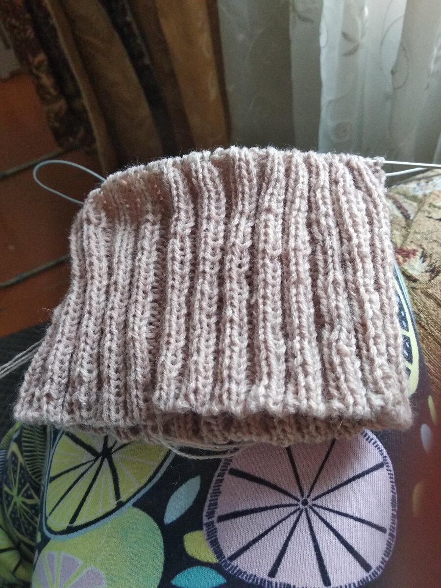 Это кривая резинка воротника.