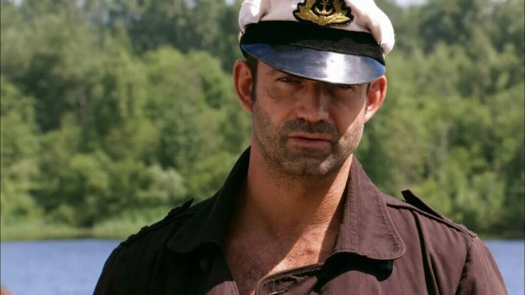 Капитан на реке Волга.