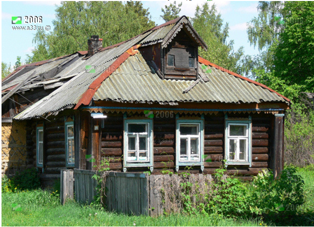 Бабушкин дом на горе, напротив церкви. Фото из Интернета.