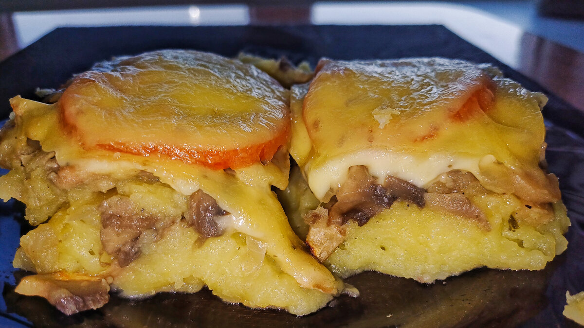 Картофельная запеканка с сыром и грибами