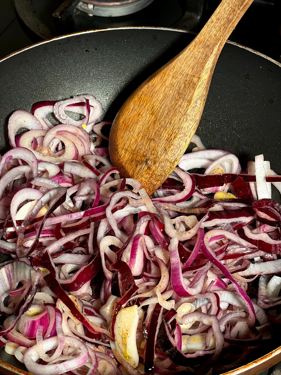 Бургер с карамелизованным луком и беконом. Самый простой и вкусный рецепт.  | BULKA| Брутальная кухня | Дзен