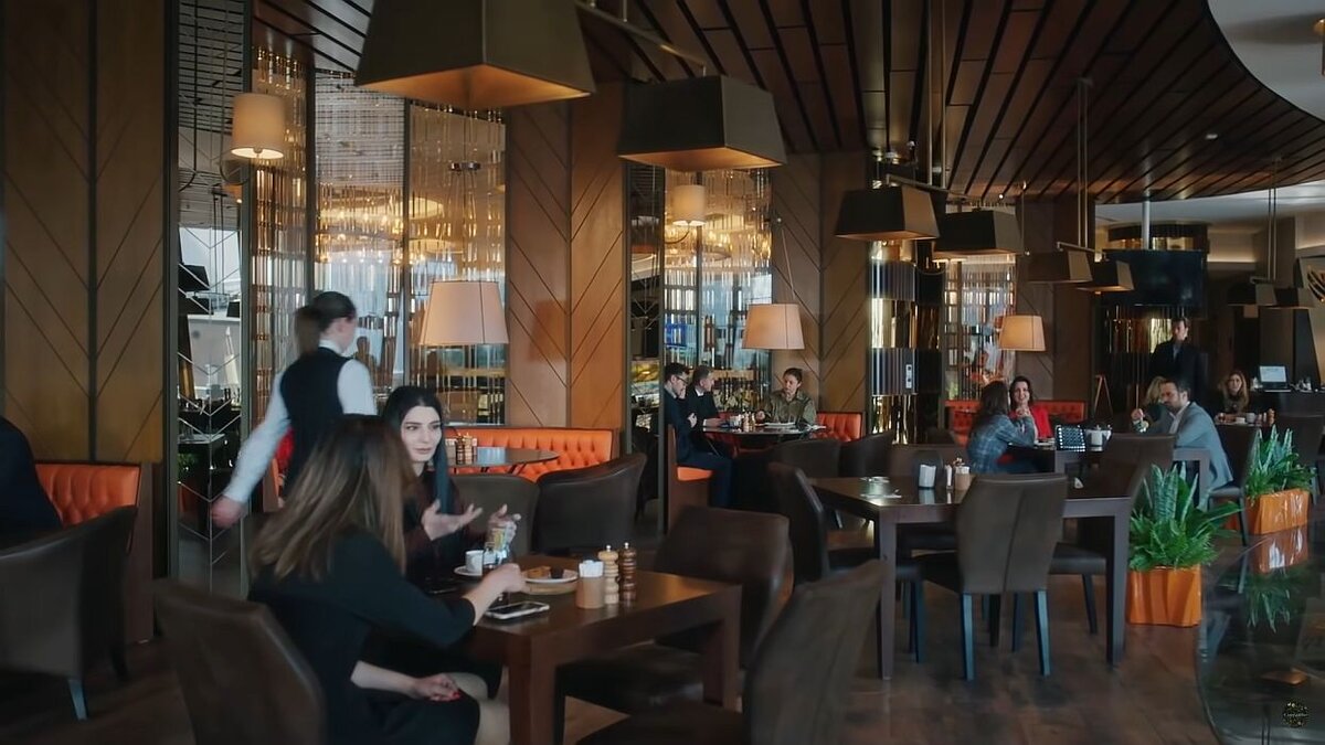 Кадр из сериала «Девушка за стеклом», Турция, 2021 год