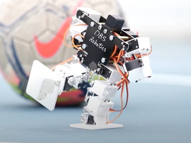    Студенты создали самого маленького в мире робота-гуманоида [ВИДЕО]