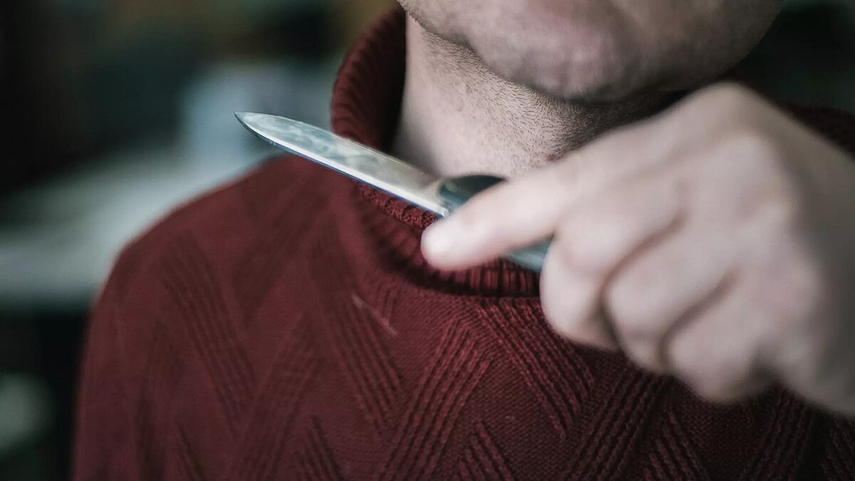     Волгоградские следователи расследуют уголовное дело в отношении 35-летнего волжанина. Он подозревается в жестоком убийстве своего товарища.