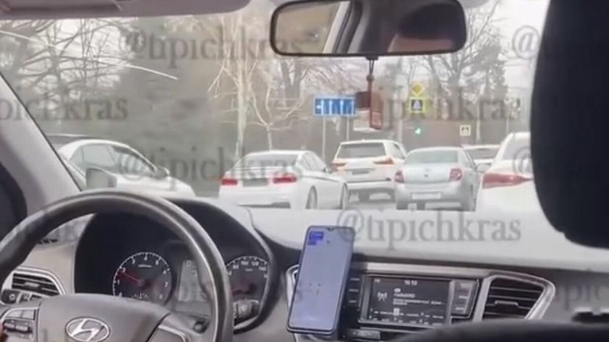 Кортеж из нескольких десятков полицейских машин промчался по Рязани - KP.RU