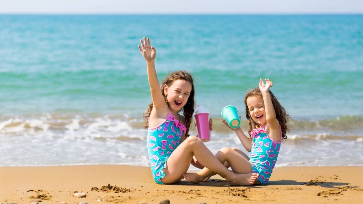    Детям особенно полезно проводить лето на курорте: морской воздух и солнечные ванны укрепляют иммунитет / Фото: Shutterstock / FOTODOM